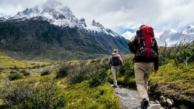 10 Rekomendasi Spot Hiking di Indonesia untuk Pemula