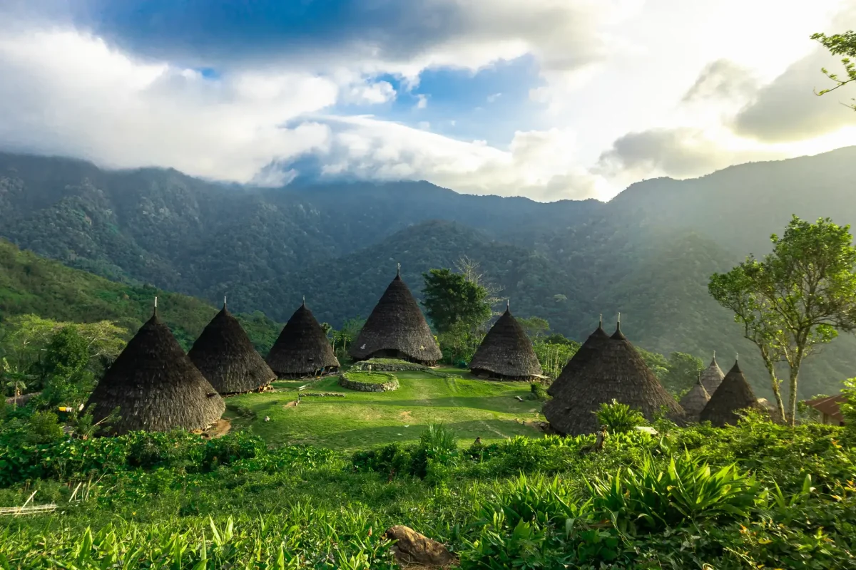 Destinasi Wisata Alam yang Masih Asri dengan Panorama Memukau untuk Liburan Berkesan